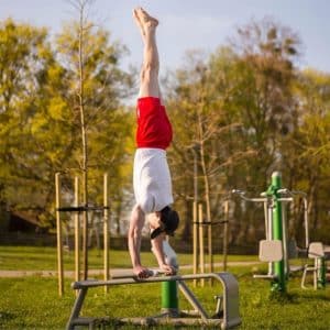 Stanie na rękach- poprawna technika Maciej Starczewski Ninja Kids